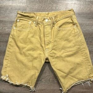 Levi’s hand dyed raw edge, high waisted mustardyellow Bermuda shorts size 34